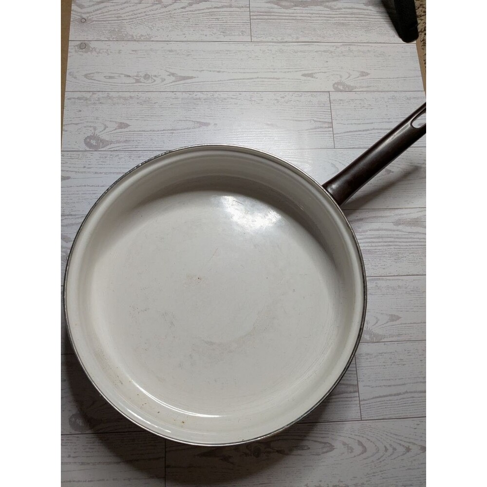 Vintage Butterfly Floral Enamel Skillet Frying Pan Large 70s Retro Cottagecore